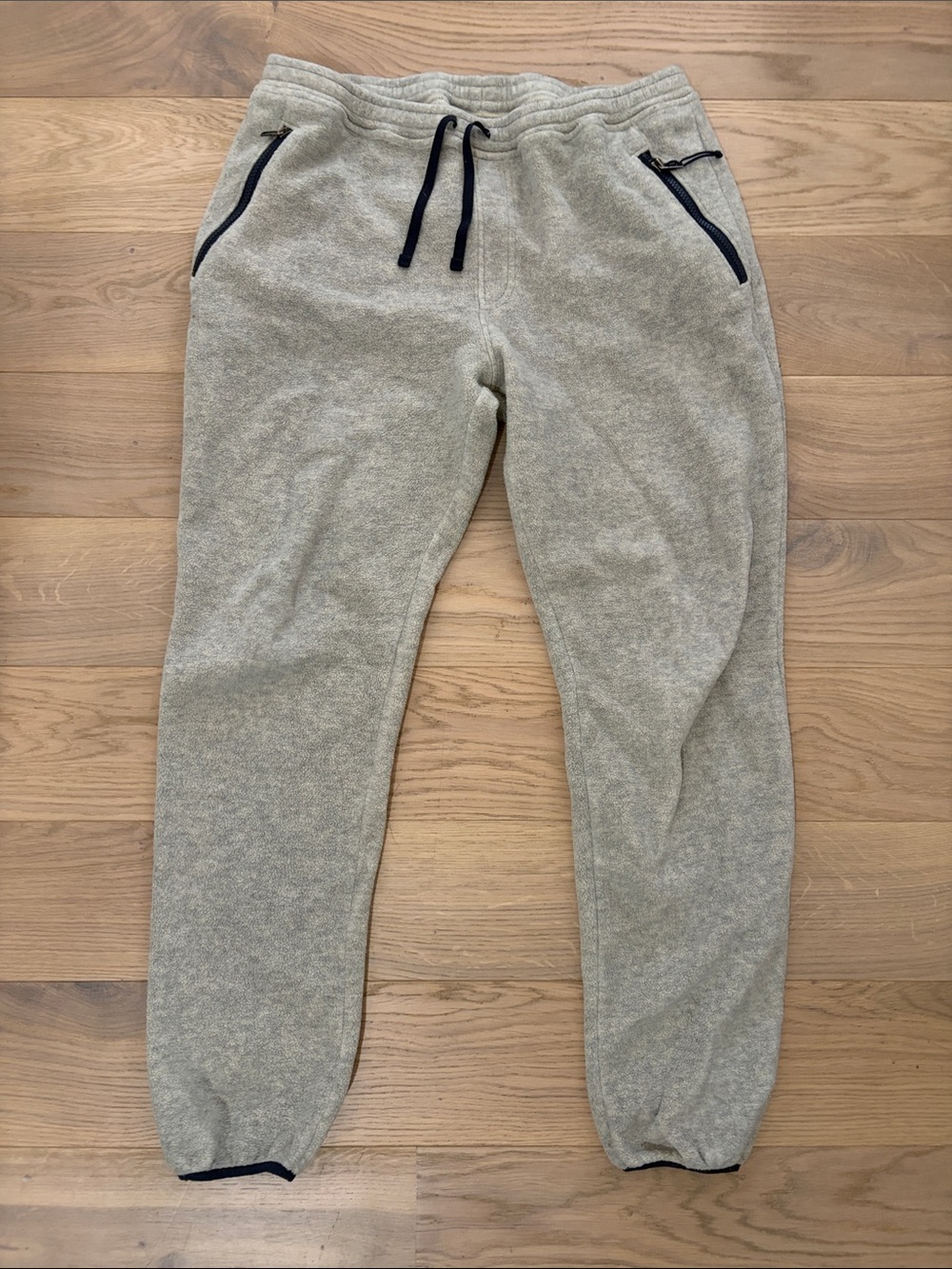 Patagonia Heather Gray Jogger Sweatpants with Navy Accents